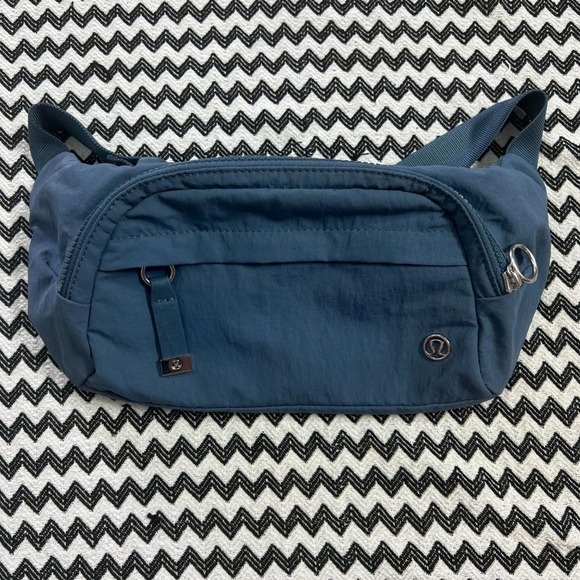 Code Blue lululemon On the Beat Belt Bag *4.5 - Picture 2 of 12